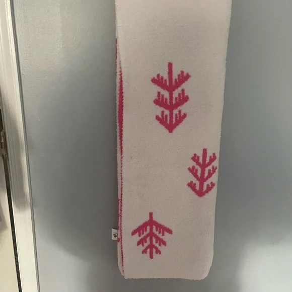 Nicole Miller cream and pink Christmas Tree blanket